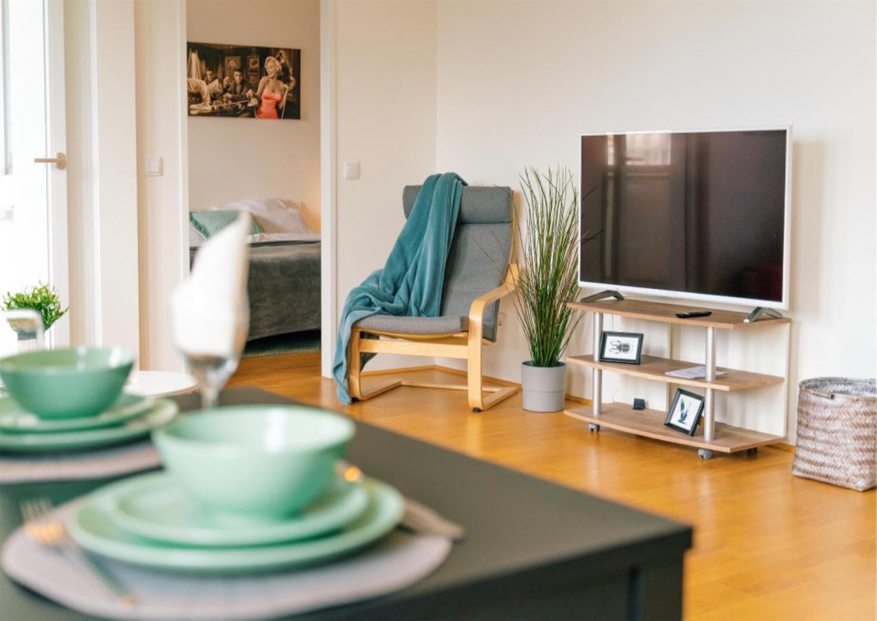 Balcony Apartment, 1 Min To Metro, Perfect For Long Stay Vienna Exterior photo